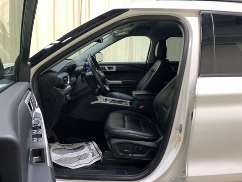 Used 2023 Ford Explorer XLT w/ Equipment Group 202A image 31