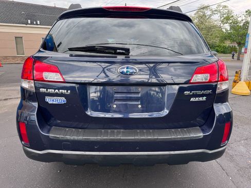 Used 2014 Subaru Outback 2.5i Premium AWD/4WD image 6