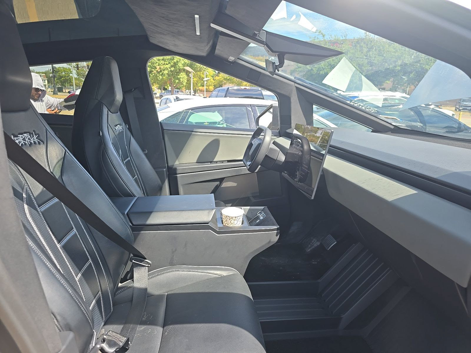Used 2025 Tesla Cybertruck AWD Crew Cab image 3