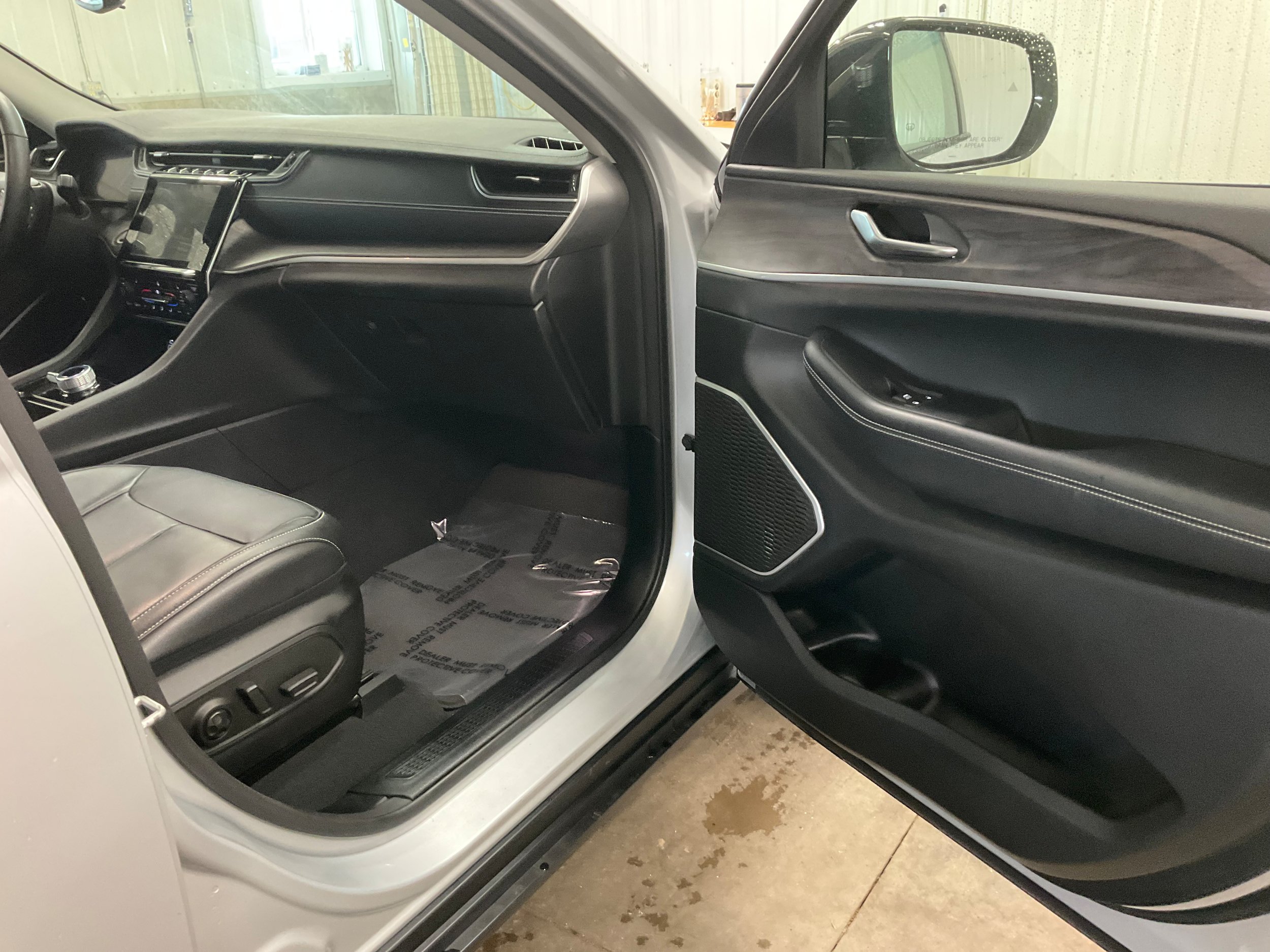 Used 2022 Jeep Grand Cherokee Limited AWD/4WD image 28