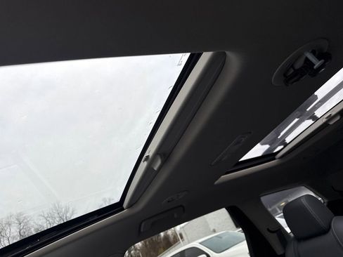 Used 2021 Buick Enclave Premium w/ Sun and Sites Package image 20