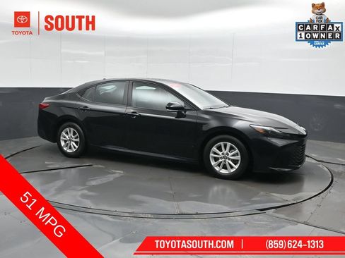 Used 2025 Toyota Camry LE w/ Convenience Package FWD image 1