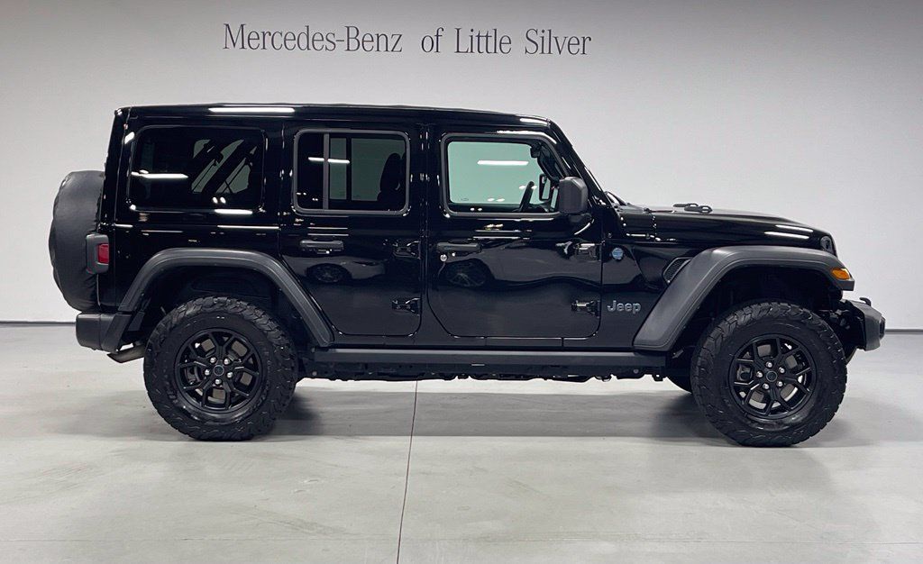 Used 2024 Jeep Wrangler Unlimited AWD/4WD image 7