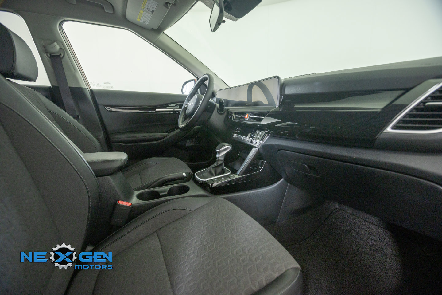 Used 2025 Kia Seltos S AWD/4WD image 7