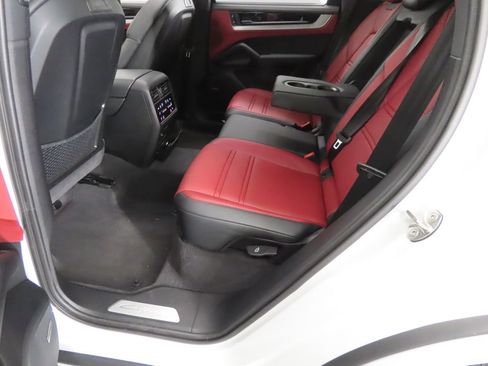 Certified 2025 Porsche Cayenne S AWD/4WD image 45