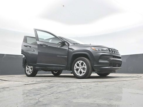 Used 2024 Jeep Compass Sport AWD/4WD image 45