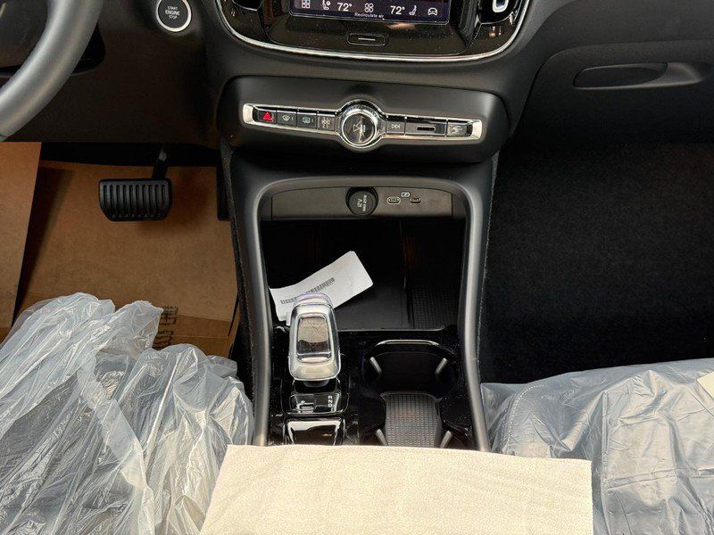 New 2026 Volvo XC40 B5 Plus w/ Climate Package AWD/4WD image 9
