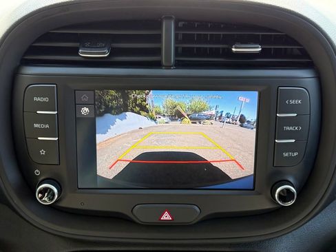 Used 2025 Kia Soul LX w/ LX Technology Package FWD image 21