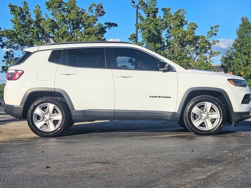 Used 2022 Jeep Compass Latitude image 3