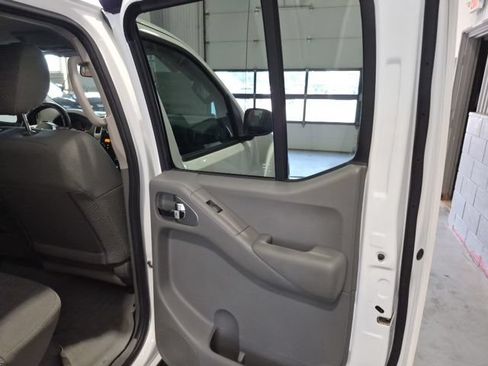 Used 2016 Nissan Frontier SV w/ SV Value Truck Package AWD/4WD image 21