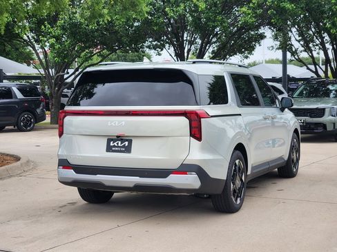 New 2026 Kia Carnival EX FWD image 4