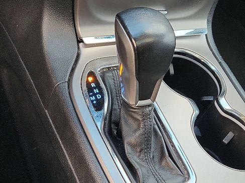 Used 2021 Jeep Grand Cherokee Laredo X image 15