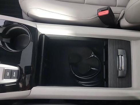 Certified 2017 Honda Pilot Touring image 38