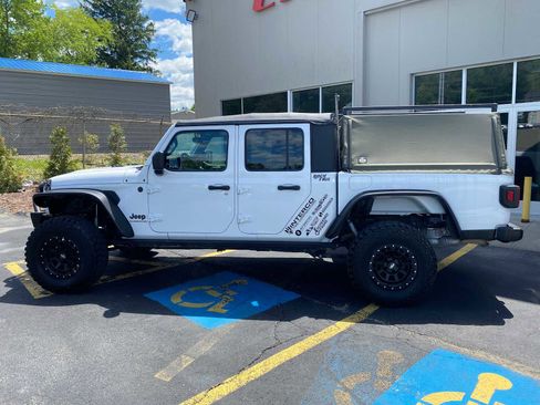 Used 2022 Jeep Gladiator Sport w/ Trailer Tow Package AWD/4WD image 12