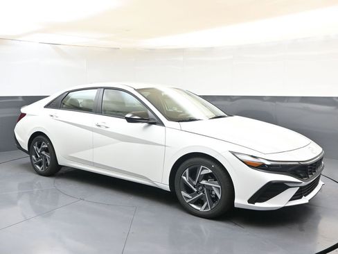 Certified 2025 Hyundai Elantra Sport FWD image 7
