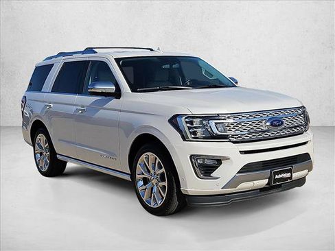 Used 2018 Ford Expedition Platinum RWD image 3