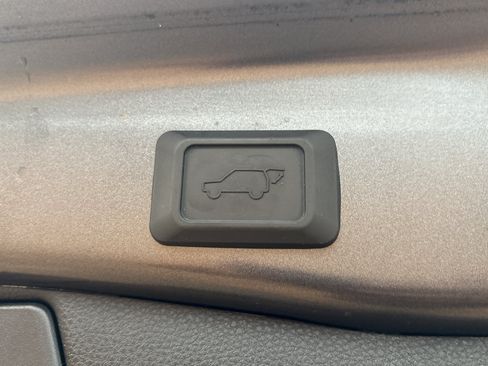 Used 2025 Toyota RAV4 XLE w/ Convenience Package FWD image 7