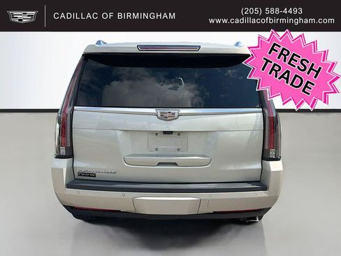 Used 2017 Cadillac Escalade Luxury AWD/4WD image 3