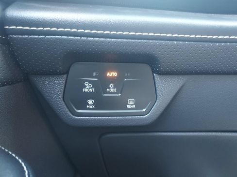 Used 2024 Volkswagen Atlas SEL AWD/4WD image 25