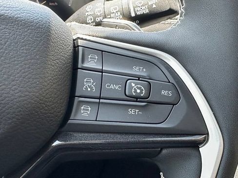 Used 2023 Jeep Grand Cherokee Altitude AWD/4WD image 17