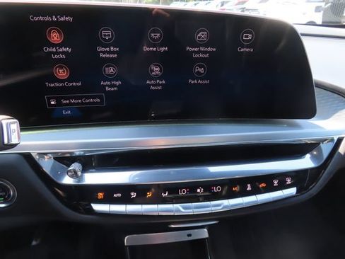 Certified 2024 Cadillac Lyriq Luxury AWD/4WD image 33