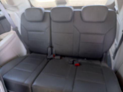 Used 2009 Volkswagen Routan SEL Premium FWD image 11