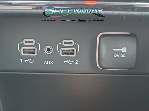 Used 2025 Jeep Grand Cherokee Limited RWD image 23