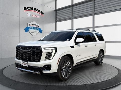 Used 2025 GMC Yukon XL Denali Ultimate w/ LPO, Floor Liner Package AWD/4WD image 8
