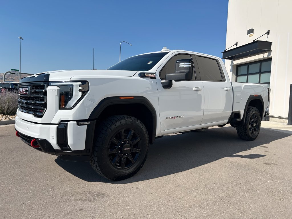 Used 2025 GMC Sierra 2500 AT4 AWD/4WD image 2