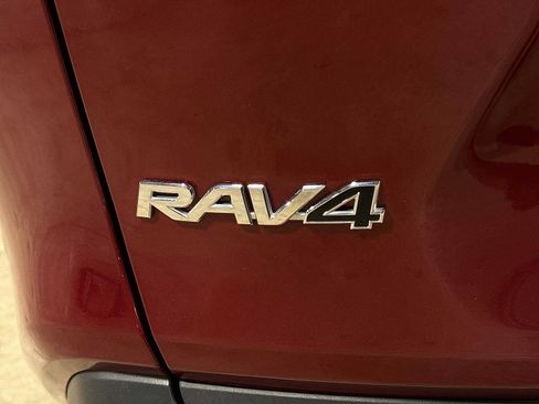 Used 2025 Toyota RAV4 XLE AWD/4WD image 25