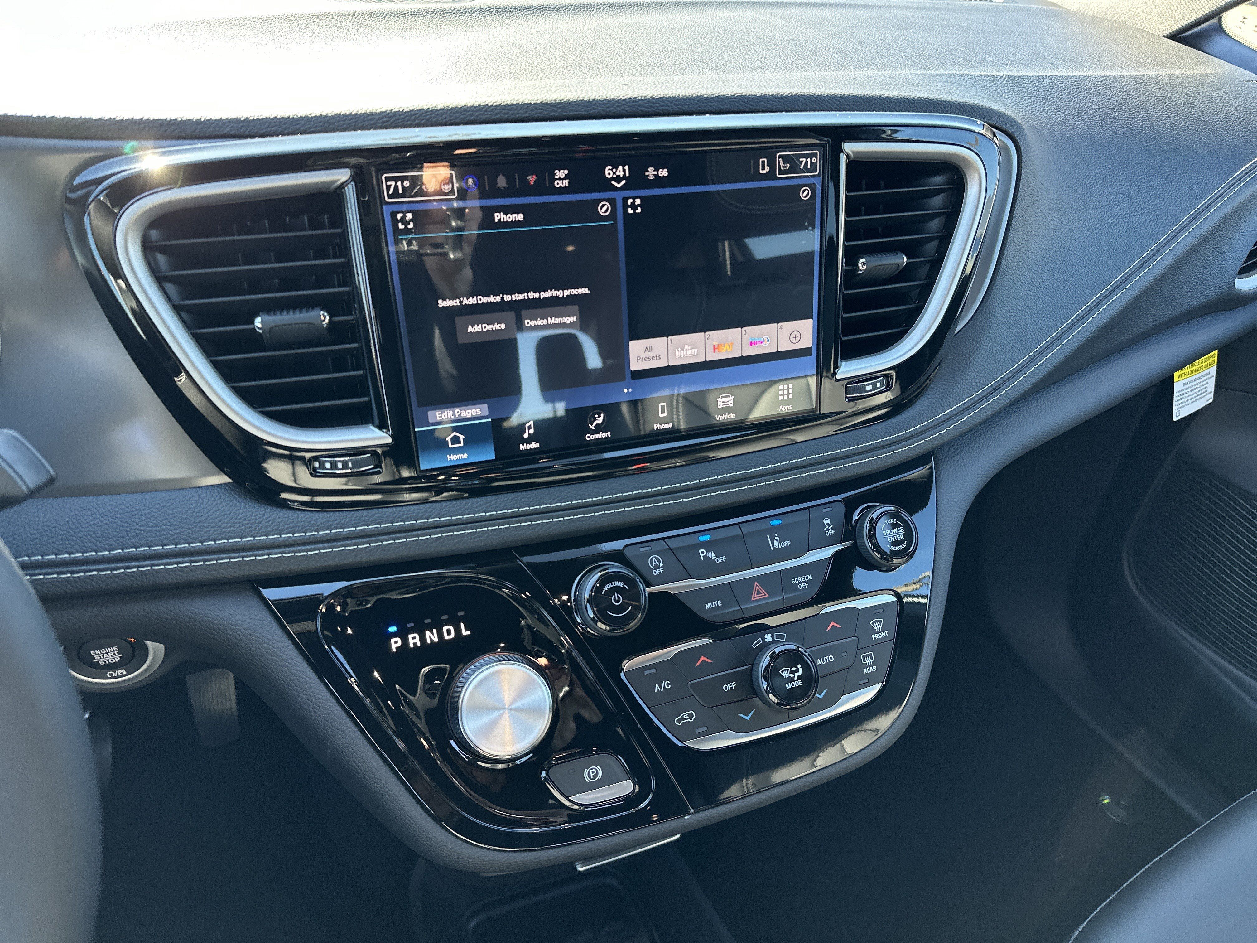 New 2026 Chrysler Pacifica Select FWD image 31