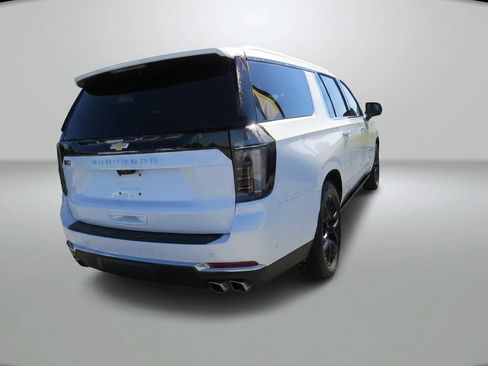 Used 2025 Chevrolet Suburban High Country AWD/4WD image 6