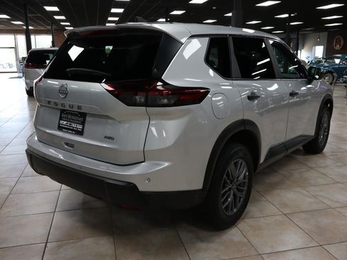 Used 2024 Nissan Rogue S AWD/4WD image 5