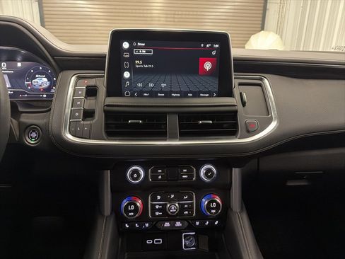 Used 2022 GMC Yukon XL SLT w/ SLT Premium Package image 28