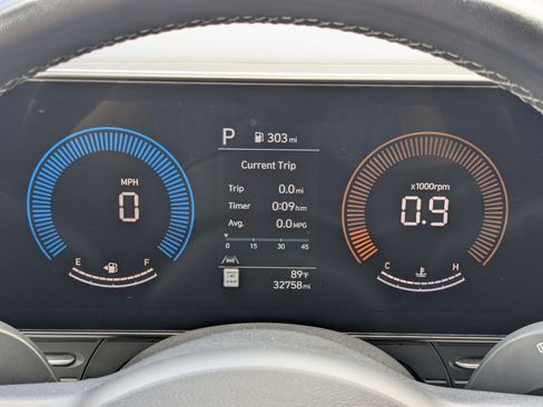 Certified 2025 Hyundai Kona SEL AWD/4WD image 21