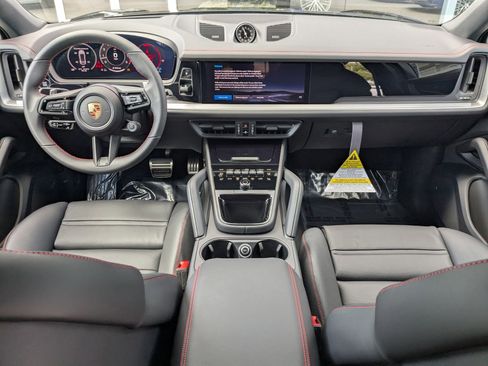 New 2026 Porsche Cayenne S image 24