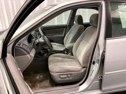 Used 2004 Toyota Camry LE FWD image 10