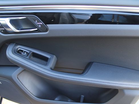 New 2026 Porsche Macan image 34