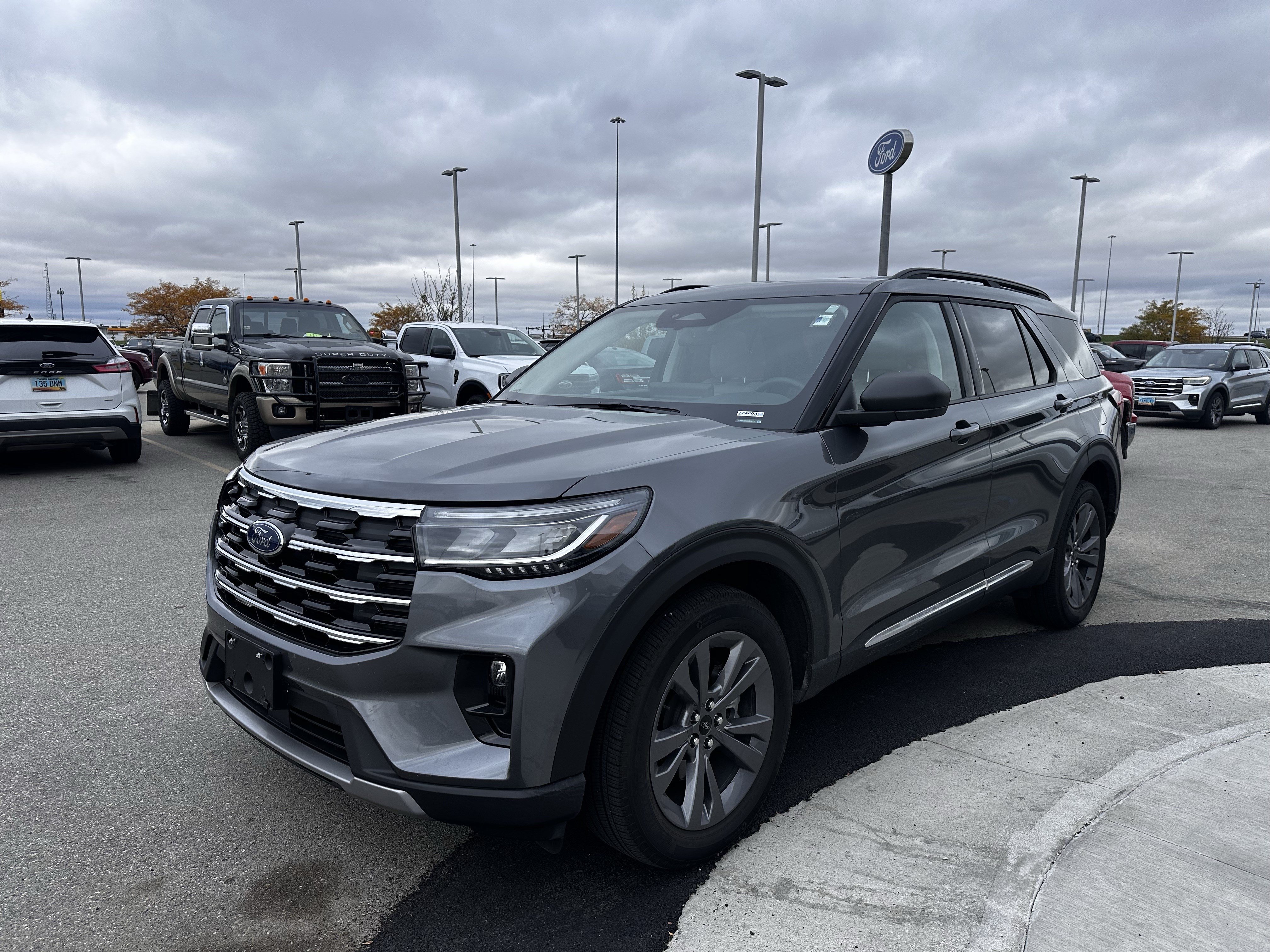 Used 2025 Ford Explorer Active w/ Active Comfort Package AWD/4WD image 3