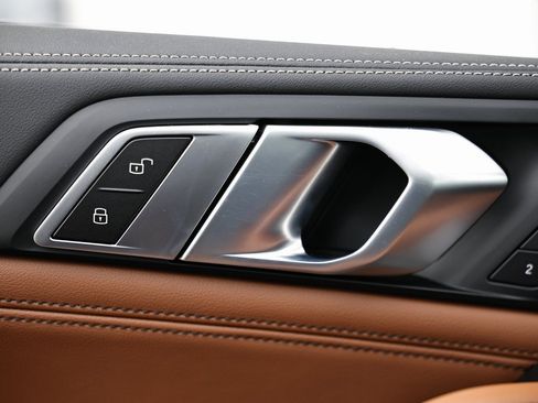 New 2026 BMW X6 xDrive40i w/ Climate Comfort Package image 16