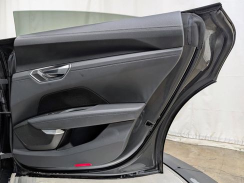 Used 2023 Audi e-tron GT Premium Plus image 21