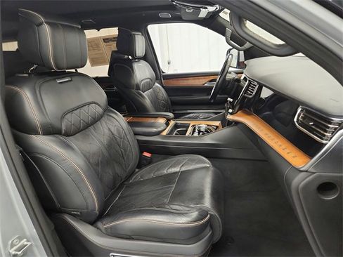 Used 2022 Jeep Grand Wagoneer Series III w/ Rear Seat Video Group 1 image 32