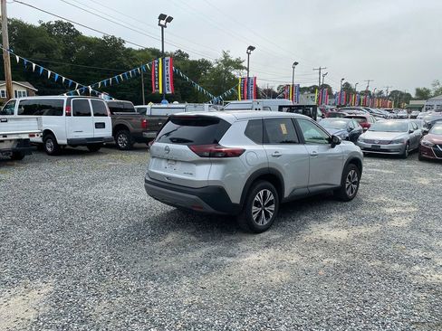 Used 2023 Nissan Rogue SV image 5