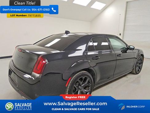 Used 2023 Chrysler 300 Touring w/ Sport Appearance Package image 4