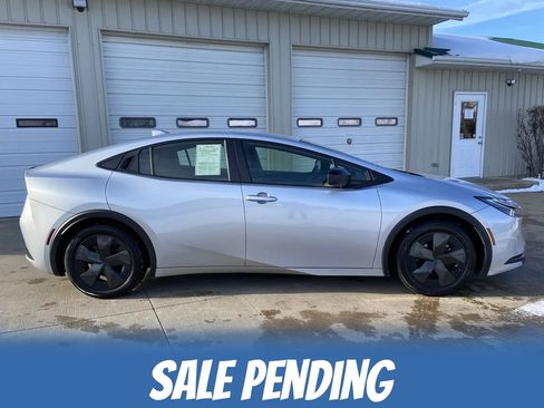 Used 2024 Toyota Prius LE FWD image 7