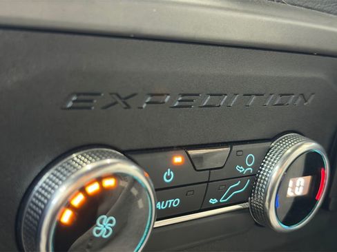 Used 2021 Ford Expedition XLT image 21