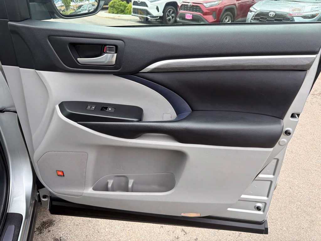 Used 2018 Toyota Highlander Limited Platinum AWD/4WD image 10