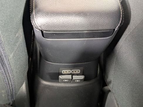 Used 2021 Nissan Versa S FWD image 25
