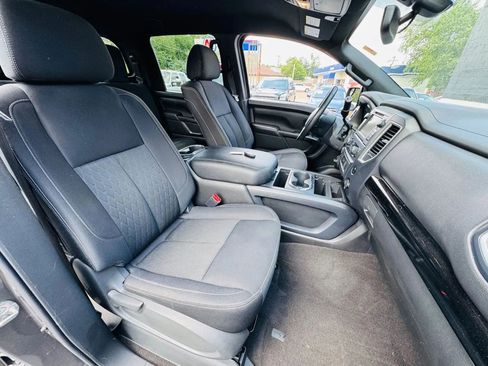 Used 2019 Nissan Titan SV w/ SV Convenience Package image 21