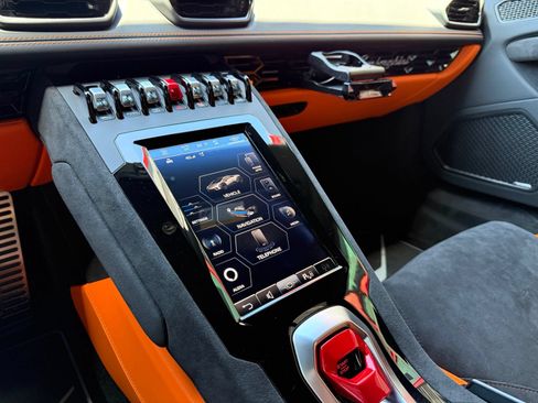 Used 2024 Lamborghini Huracan Sterrato AWD/4WD image 31